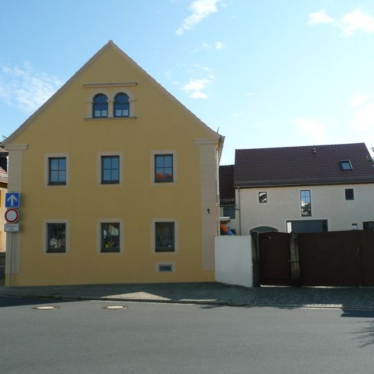 Wohnstallhaus und Scheune Bahnhofstraße 1