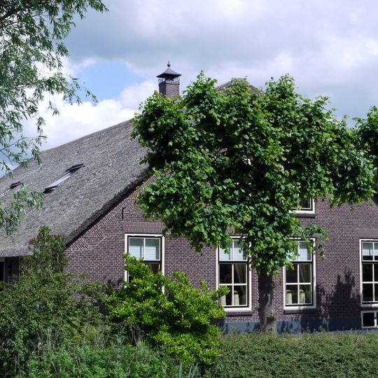 Boerderij met bijgebouwen