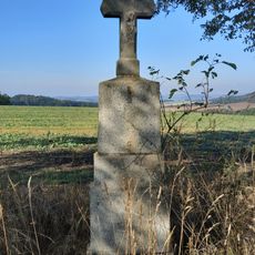 Kříž jižně od Životic u polní cesty