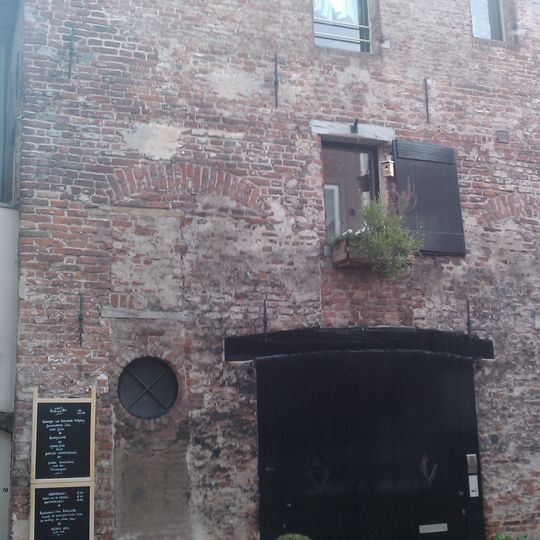 Pakhuis met gepleisterde gevel