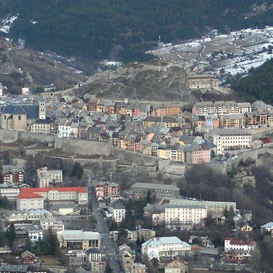 Fortifications de la ville haute