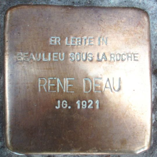 Stolperstein en memoria de Rene Deau