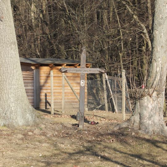 Kříž u Záhumenného rybníka v Lesonicích