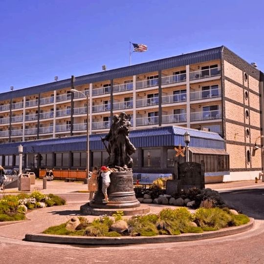 Promenade Inn & Suites Oceanfront