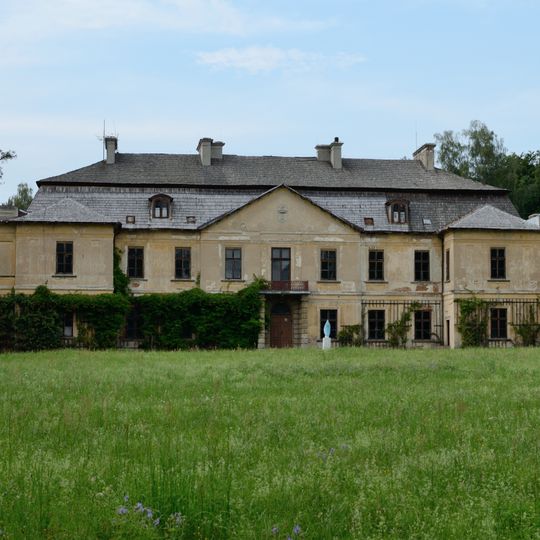 Klemensów Palace