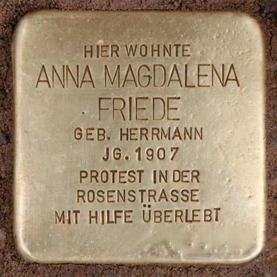 Stolperstein en memoria de Anna Magdalena Friede