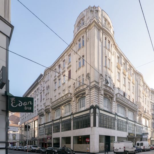 Wohn- und Geschäftshaus