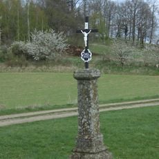 Kříž severovýchodně od Čejkov u rozcestí