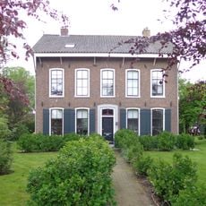 Pand met verdieping en zadeldak