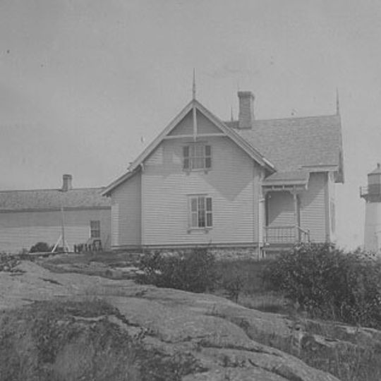 Crossover Island Light