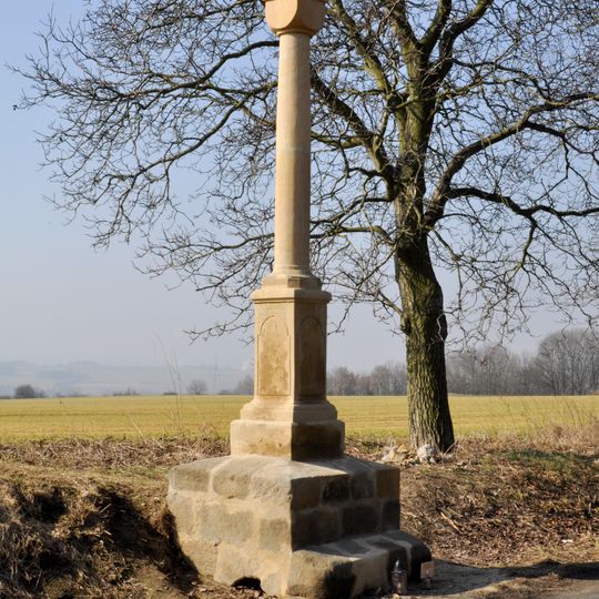 Mariánský sloup u silnice ze Chcebuzi do Brocna