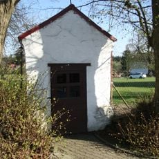 Kaplička v severní části obce Polesí