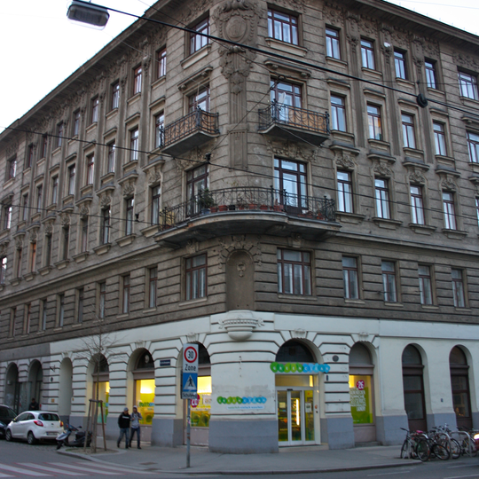 Miethaus Althanstraße 7-9