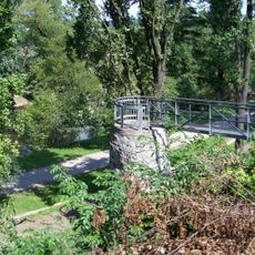 Věž s lávkou u Malé říčky