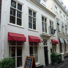 Pand met eenvoudige gevel