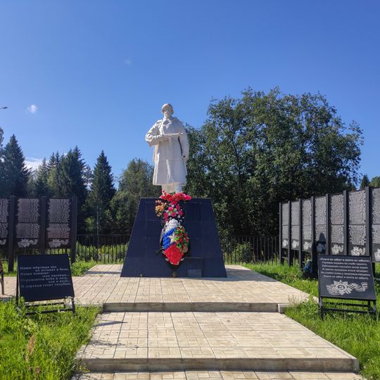 Братская могила советских воинов, погибших в боях с фашистами