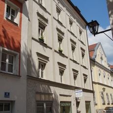 Wohn- und Geschäftshaus