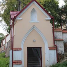 Ogrodzenie z krytymi schodami i 3 kapliczkami procesyjnymi