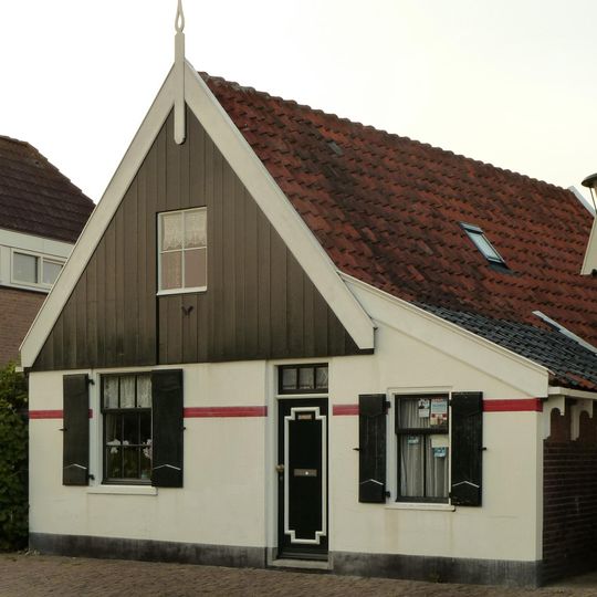 Pandje met eenvoudig houten voorschot. Geen bijzondere details