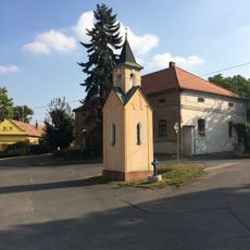 Kaple na návsi v osadě Mírovice