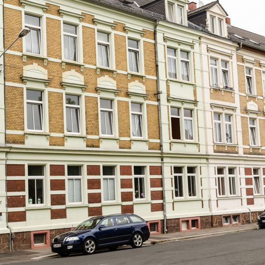 Mietshaus in geschlossener Bebauung Schillerstraße 17