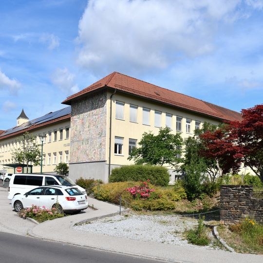 Schulgebäude Pregartenerstraße 4