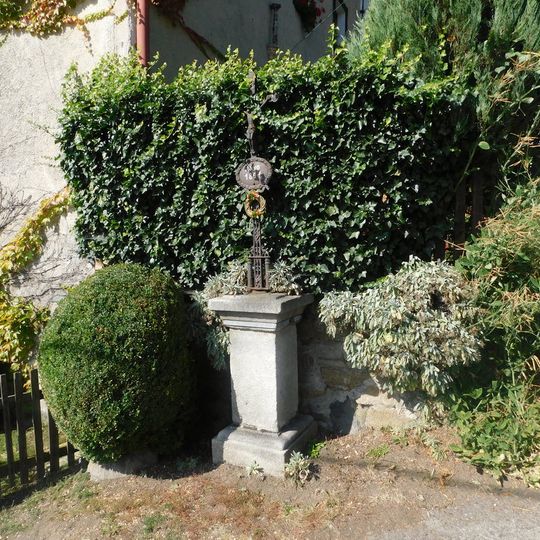 Kříž u domu č. 104 v Andělské Hoře