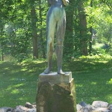 Socha Mimozemšťanka v lázeňském parku lázní Evženie v Klášterci nad Ohří
