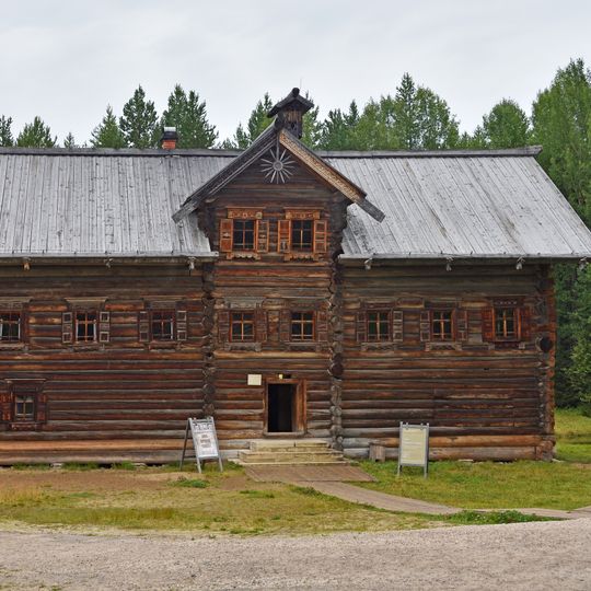 Дом-двор Пухова