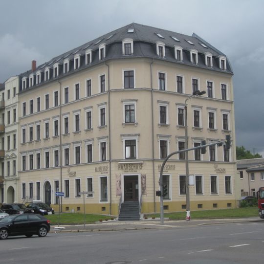 Mietshaus in Ecklage mit Vorgarten Straße der Nationen 124