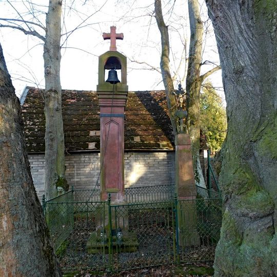 Zvonička na návsi ve Vlkovci