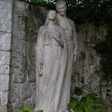 Cintorín sv. Rozálie, náhrobok so súsoším