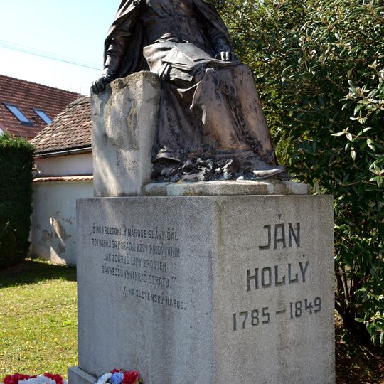 Rodný dom Jána Hollého, pomník