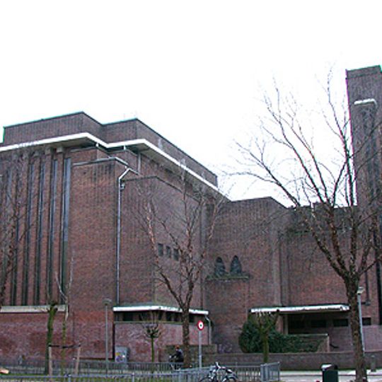 Raw Aron Schuster Synagoge