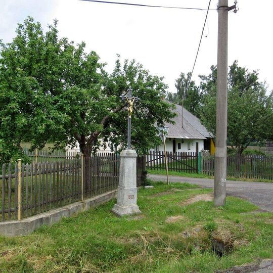 Kříž v Hutích pod Třemšínem u křižovatky