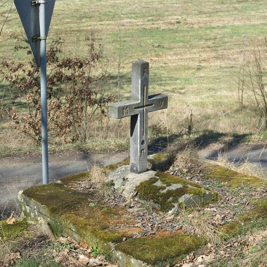 Kříž u silnice severně od Velkého Valtinova