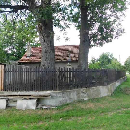 Kříž u domu čp. 10 v Děkančicích