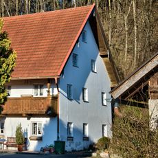 Wohnstallhaus eines Dreiseithofs mit Stadel