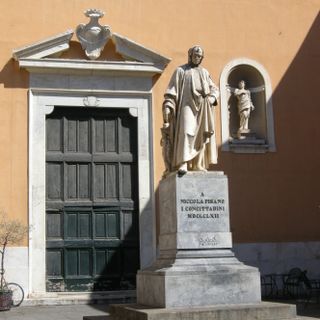 Monument Niccola Pisano