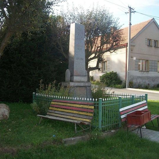 Pomník padlým v Chrášťovicích