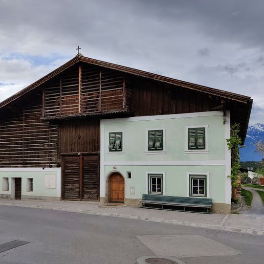 Dorfstraße 10, Mutters