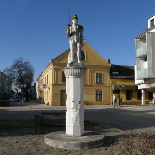 Pranger mit Rolandstatue