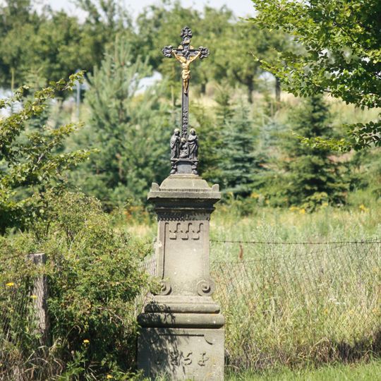 Kříž u silnice severně od Potvorova