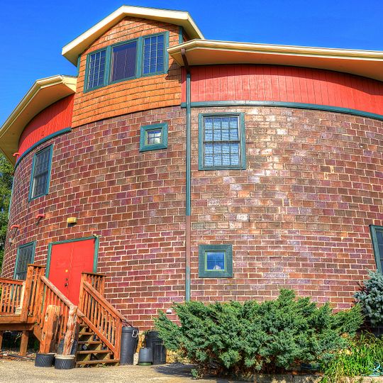 Round Barn, Dubuque Township