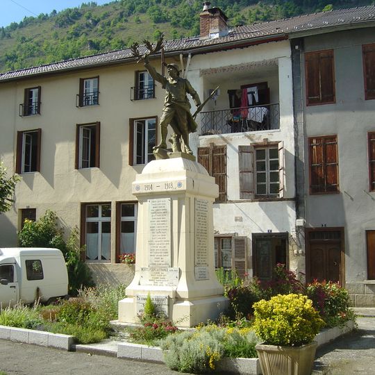 Saurat war memorial