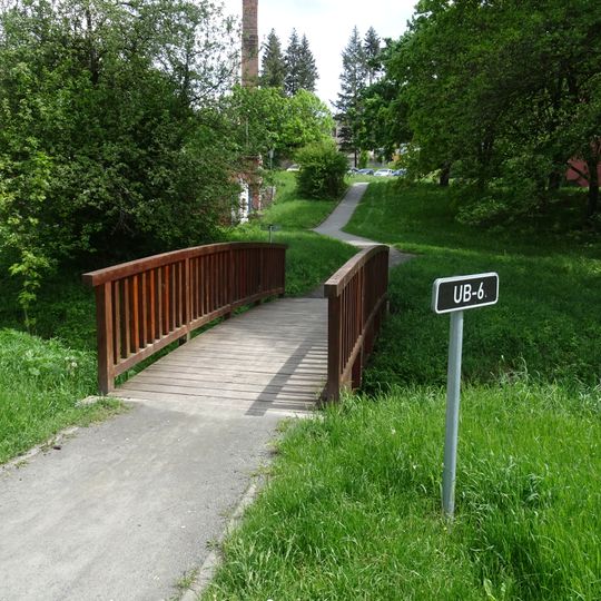 Lávka přes Vinohradský potok v Uherském Brodě pod garážemi