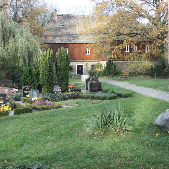 Pfarrhaus und Scheune eines Pfarrhofes Buchenwalder Straße 3