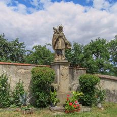 Socha svatého Jana Nepomuckého v Medlově u kostela