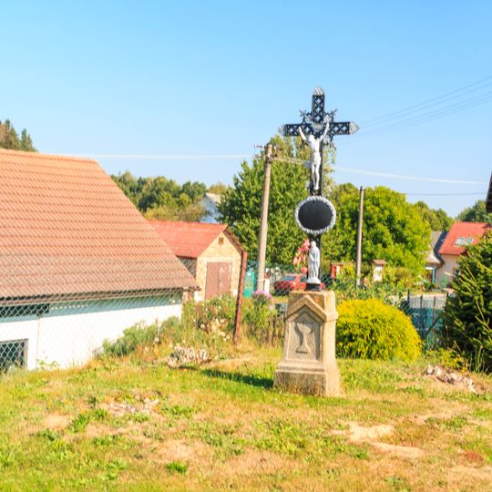 Kříž v centru Světlického Dvora