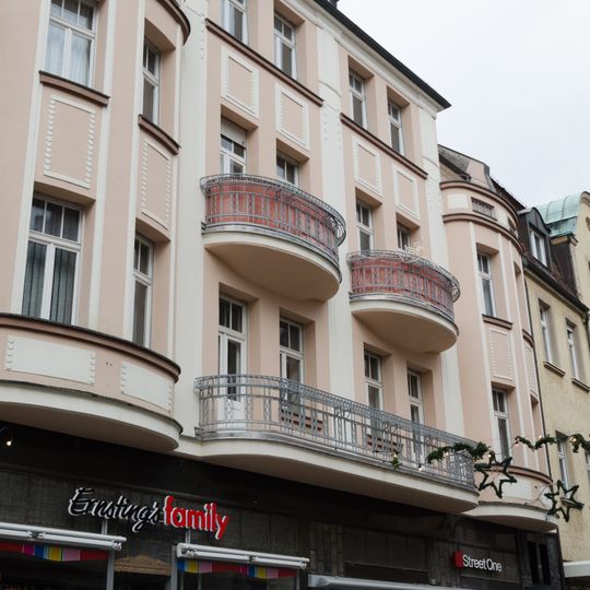 Wohn- und Geschäftshaus